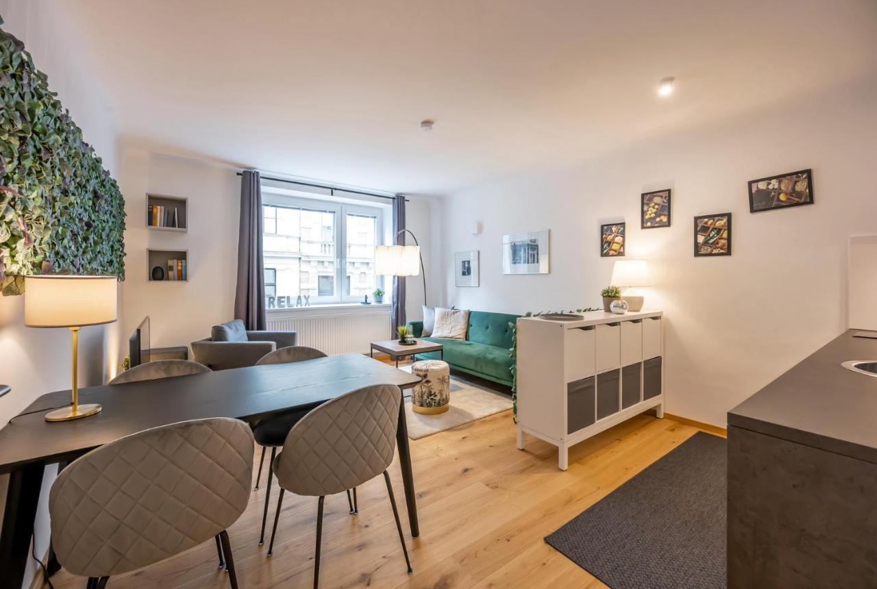 Modern City Center Apartment Виена Екстериор снимка