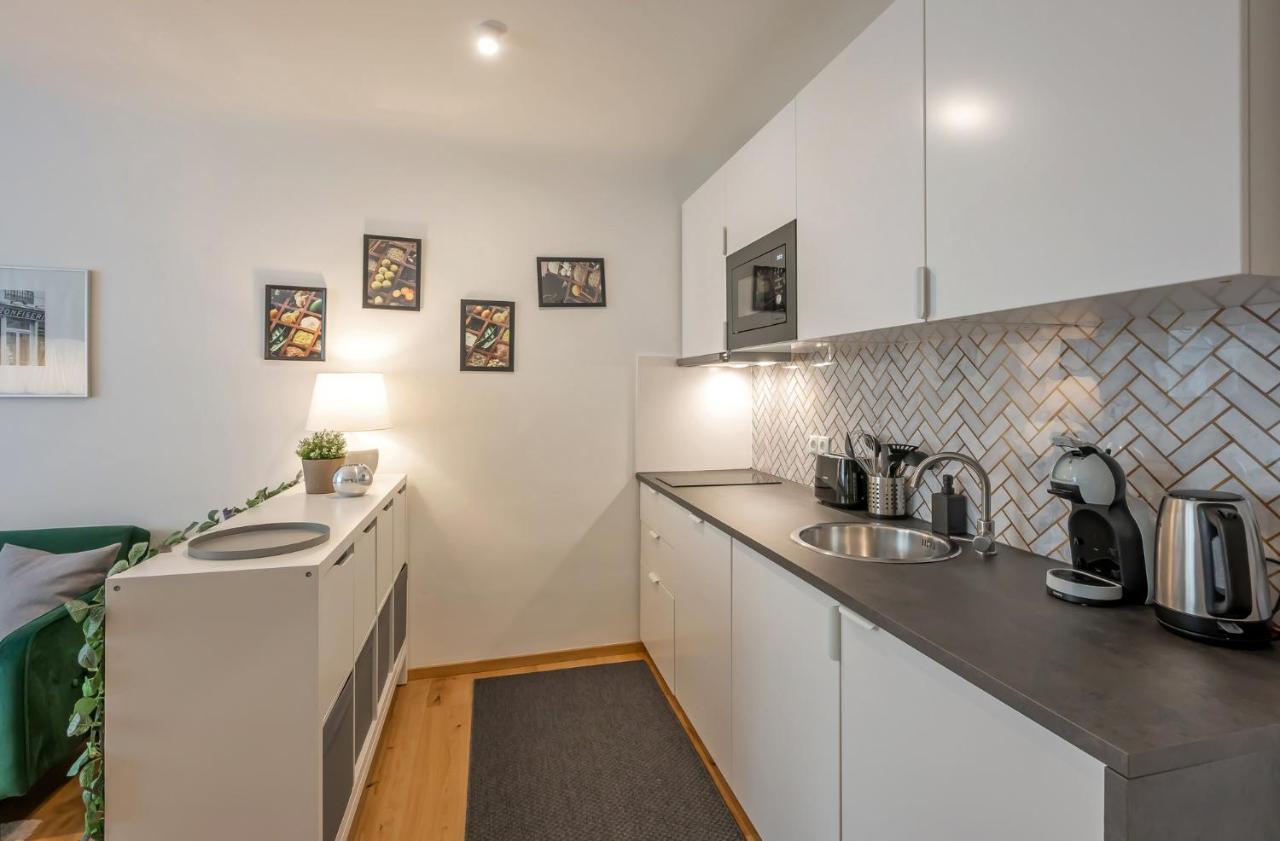 Modern City Center Apartment Виена Екстериор снимка