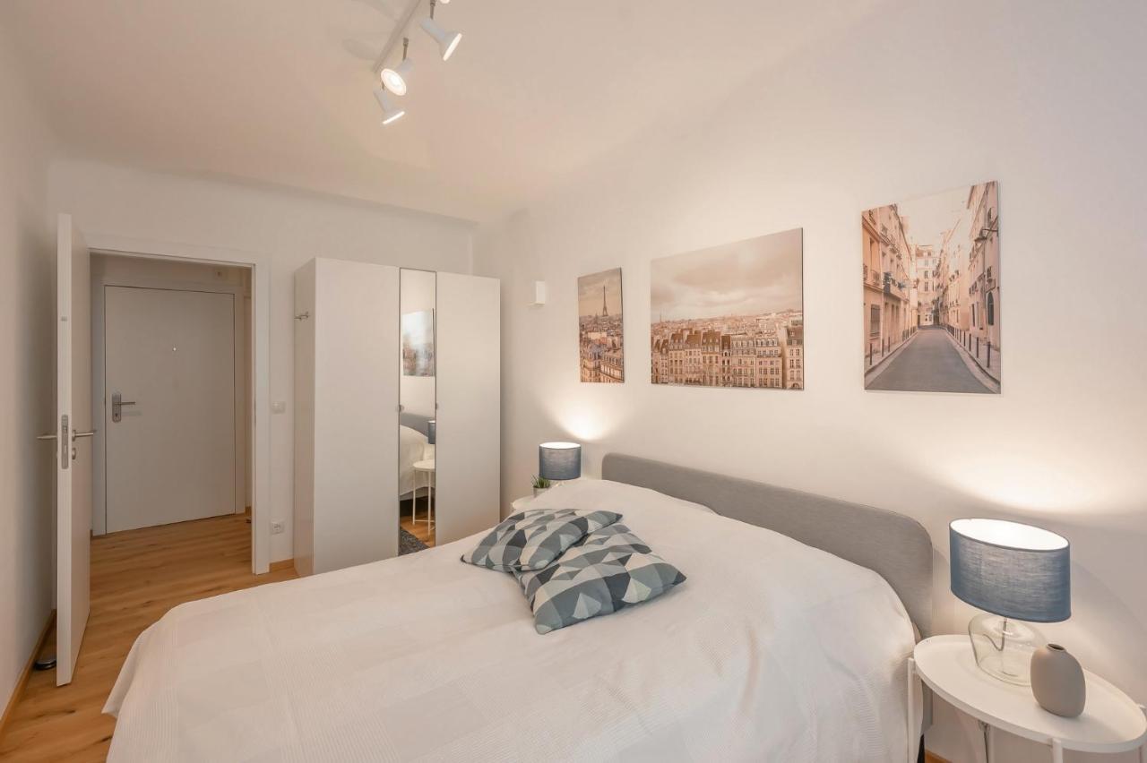 Modern City Center Apartment Виена Екстериор снимка
