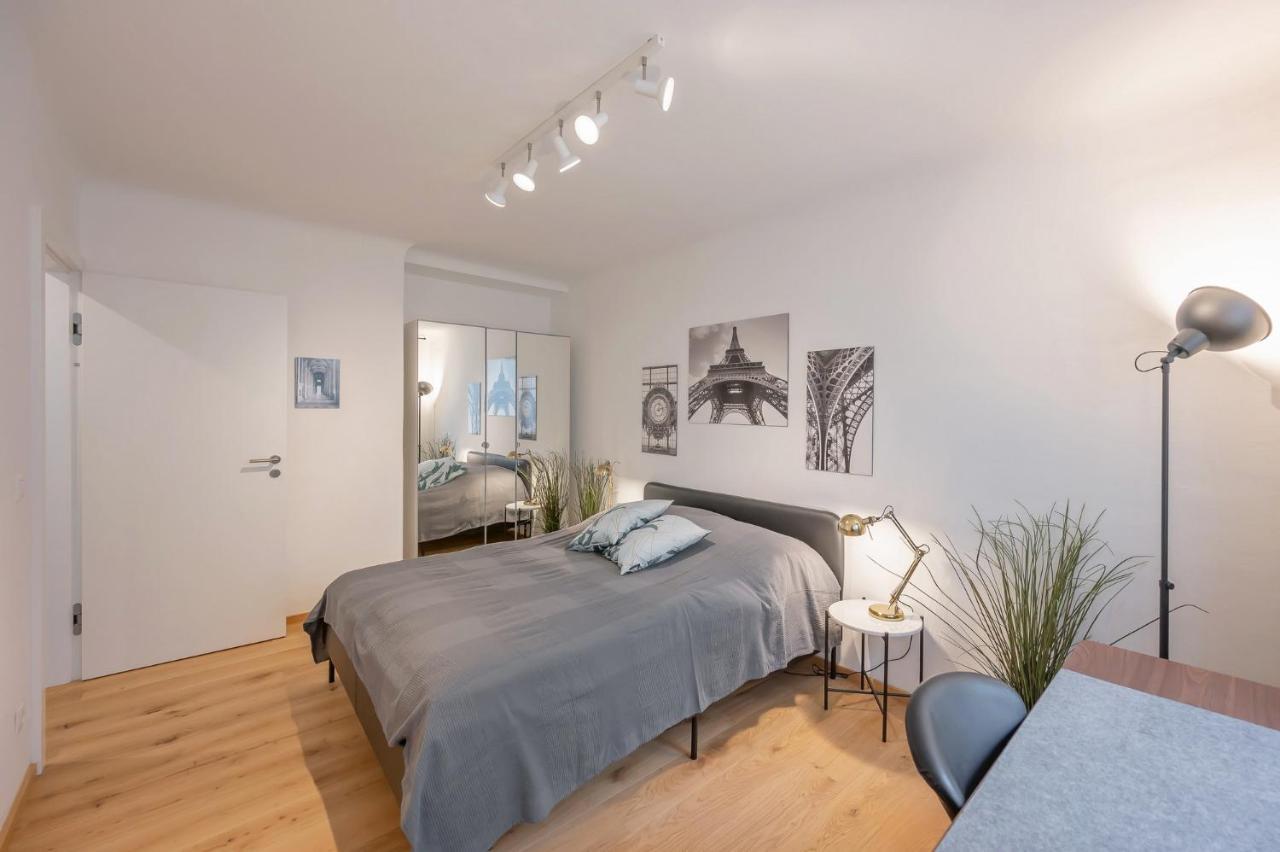 Modern City Center Apartment Виена Екстериор снимка