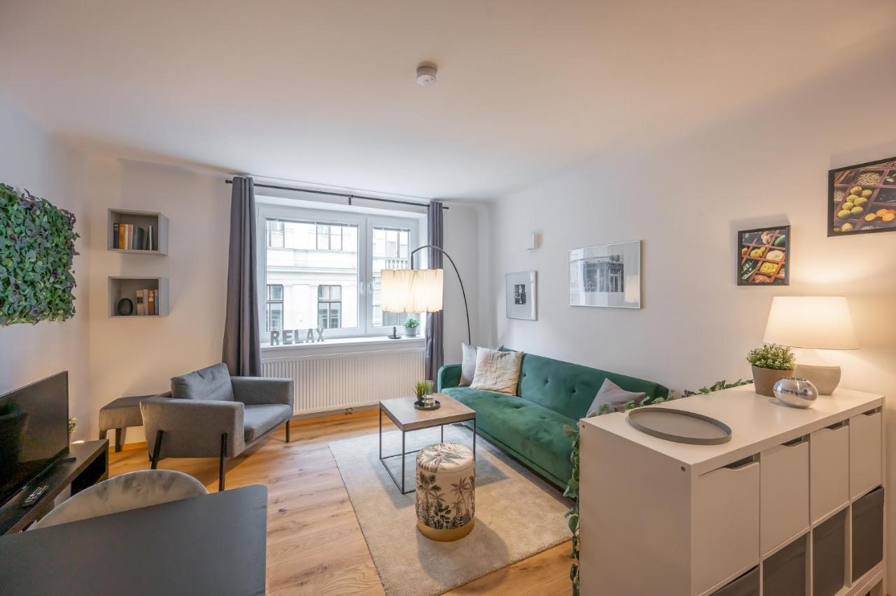 Modern City Center Apartment Виена Екстериор снимка