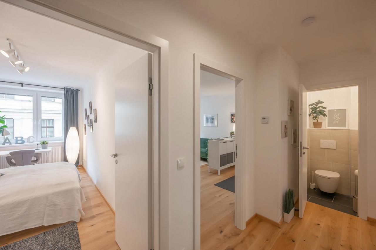 Modern City Center Apartment Виена Екстериор снимка