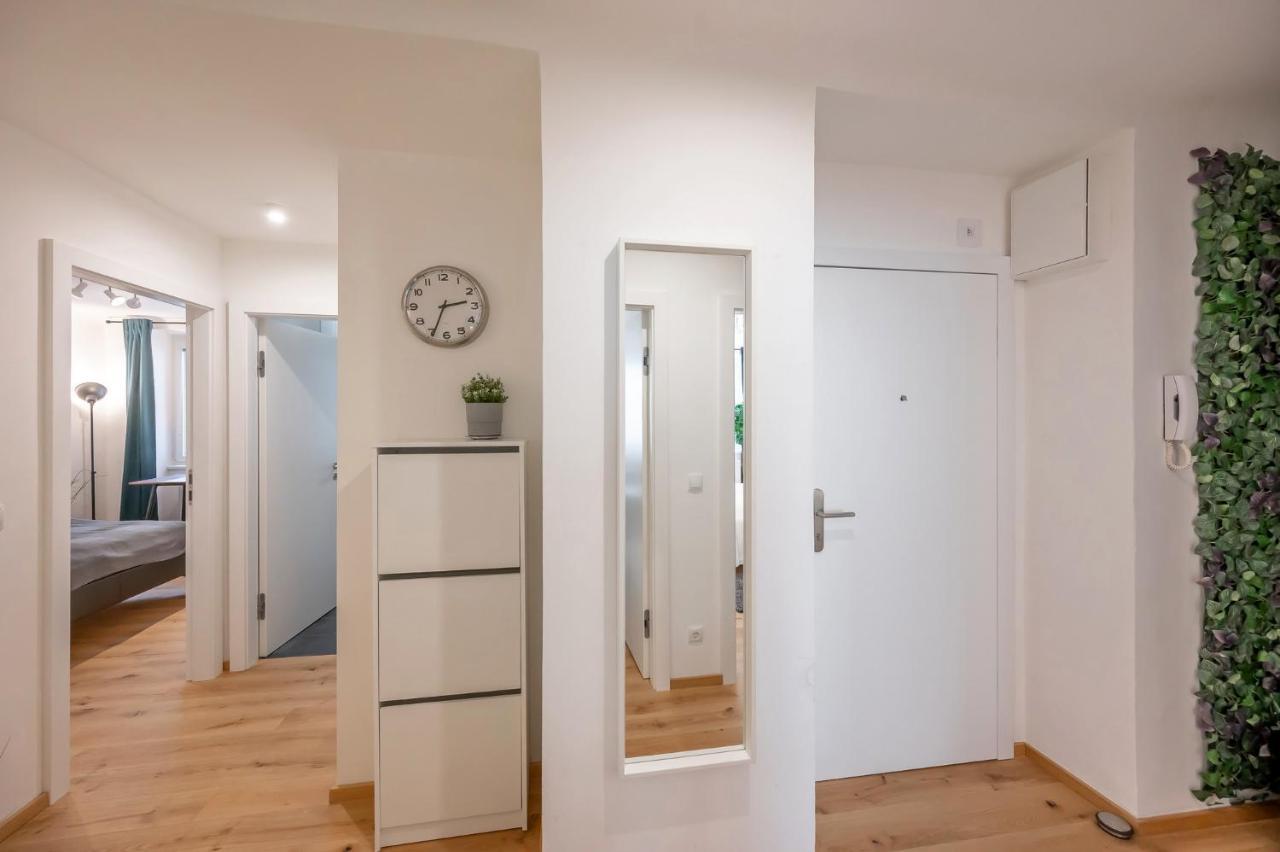 Modern City Center Apartment Виена Екстериор снимка