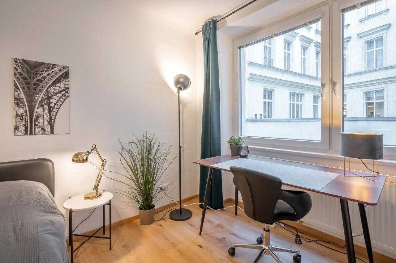 Modern City Center Apartment Виена Екстериор снимка