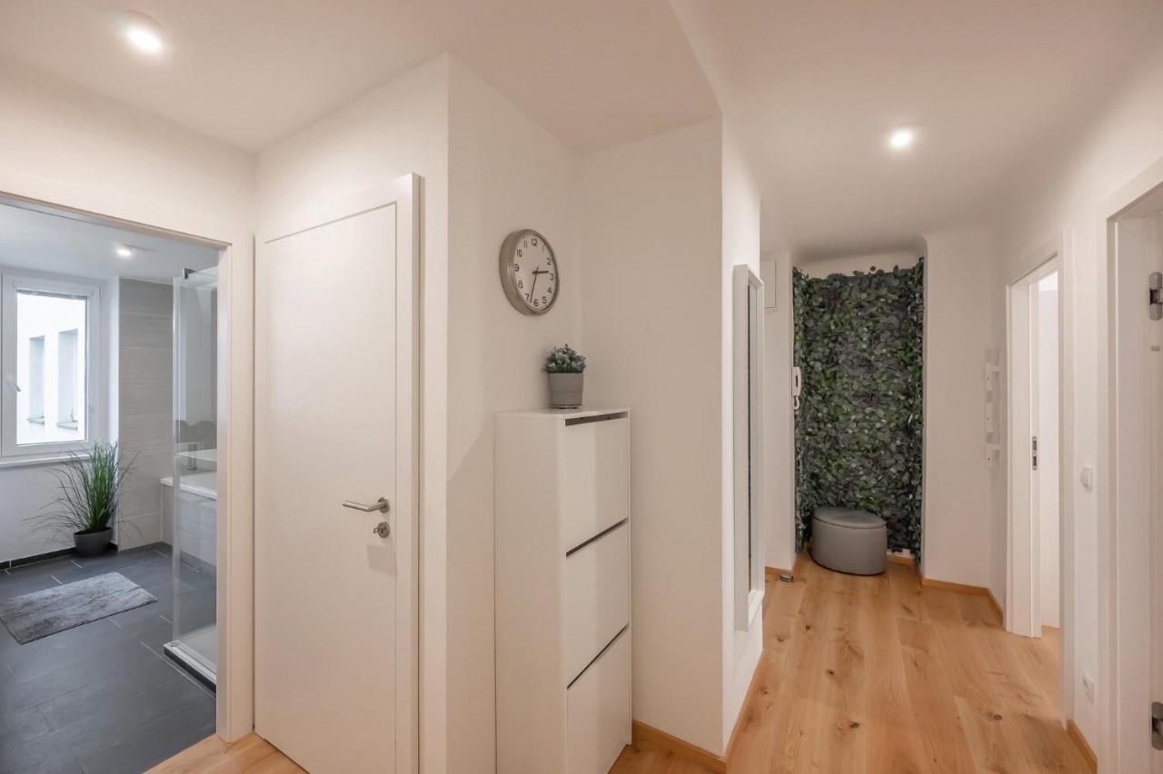 Modern City Center Apartment Виена Екстериор снимка