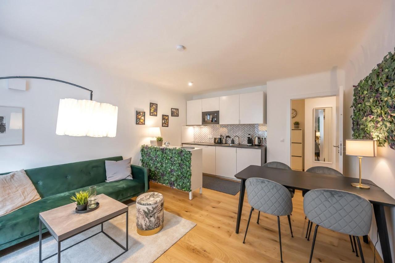 Modern City Center Apartment Виена Екстериор снимка