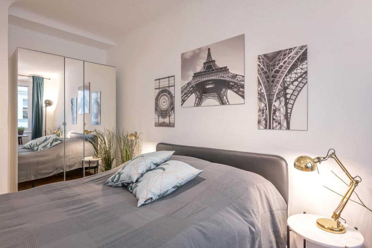 Modern City Center Apartment Виена Екстериор снимка